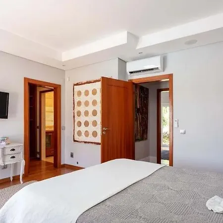 Moradia T3 Localizada Num Lote De Terreno De 5.116m2 Com Piscina