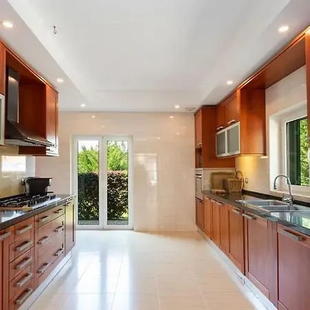 Moradia T3 Localizada Num Lote De Terreno De 5.116m2 Com Piscina * Pinhal Novo