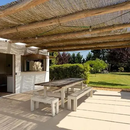 Moradia T3 Localizada Num Lote De Terreno De 5.116m2 Com Piscina *