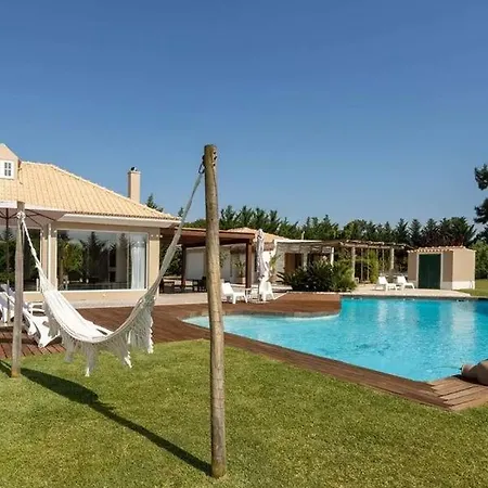 Moradia T3 Localizada Num Lote De Terreno De 5.116m2 Com Piscina Pinhal Novo