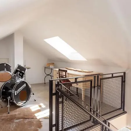 Moradia T3 Localizada Num Lote De Terreno De 5.116m2 Com Piscina Vila