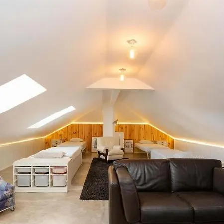 Moradia T3 Localizada Num Lote De Terreno De 5.116m2 Com Piscina Vila *