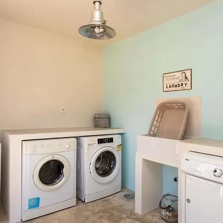 Moradia T3 Localizada Num Lote De Terreno De 5.116m2 Com Piscina