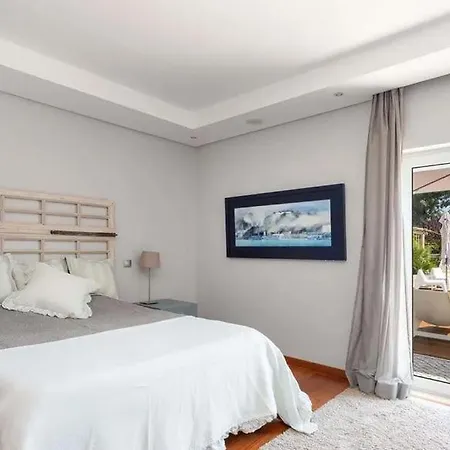 Moradia T3 Localizada Num Lote De Terreno De 5.116m2 Com Piscina