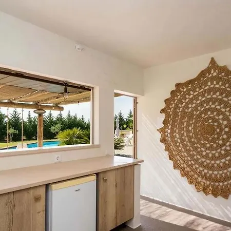 Moradia T3 Localizada Num Lote De Terreno De 5.116m2 Com Piscina