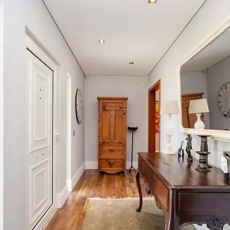Vila Moradia T3 Localizada Num Lote De Terreno De 5.116m2 Com Piscina Pinhal Novo