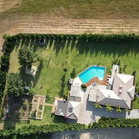 Moradia T3 Localizada Num Lote De Terreno De 5.116m2 Com Piscina *