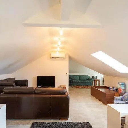 Vila Moradia T3 Localizada Num Lote De Terreno De 5.116m2 Com Piscina Pinhal Novo