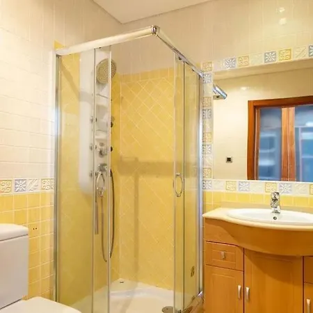 Vila Moradia T3 Localizada Num Lote De Terreno De 5.116m2 Com Piscina Pinhal Novo
